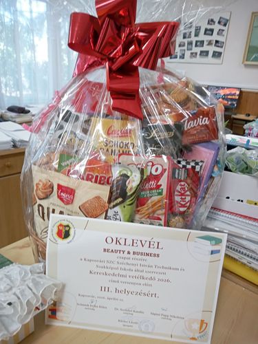 Bronzérmes lett iskolánk csapata a kereskedelmi ismeretek versenyén